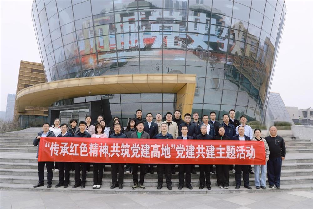 市國資委黨建與統(tǒng)戰(zhàn)工作處、宣傳與群團工作處與產(chǎn)發(fā)集團聯(lián)合開展“黨建共建”志愿植樹活動